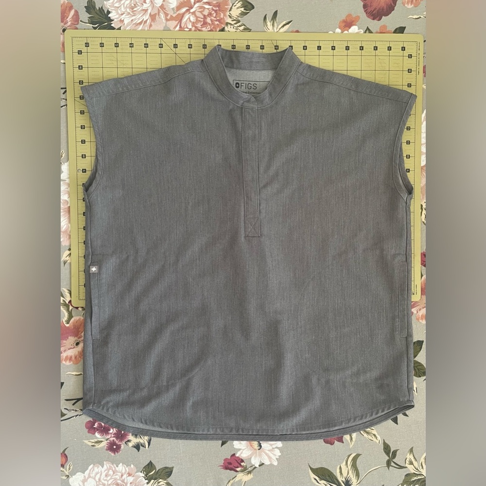 Figs Rafaela Oversized Scrub Top in Graphite - small